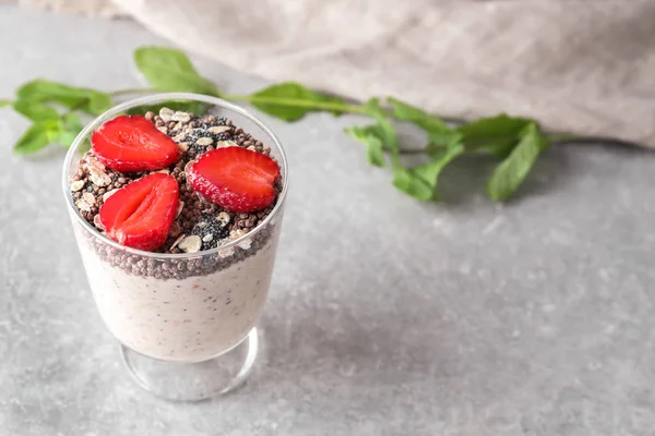 Tasty Oatmeal Dessert Fresh Strawberries Glass Grey Table — Stock Photo, Image