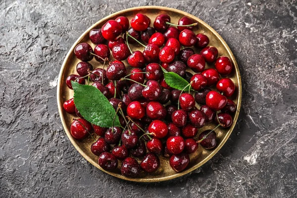 Plate Fresh Ripe Cherry Grunge Background — Stock Photo, Image