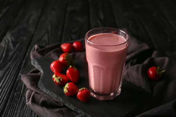 Glass Tasty Strawberry Smoothie Dark Table — Stock Photo, Image