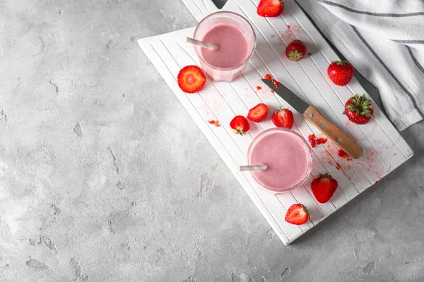 Composition Glasses Tasty Strawberry Smoothie Light Table — Stock Photo, Image