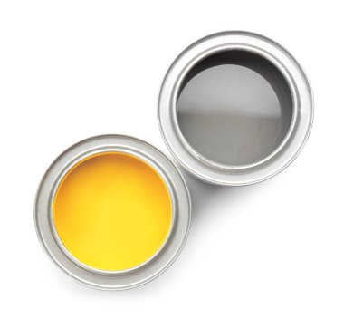 Beyaz arkaplanda boya kutuları