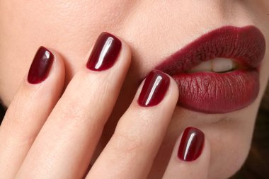 Güzel manikür, closeup olan moda kadın