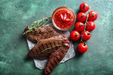 Masada kekik ve domates soslu lezzetli ızgara et