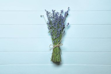 Lavanta beyaz masada demet