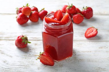 Çilek ile cam kavanoz reçel ahşap tablo