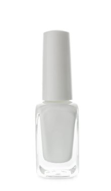 Tırnak cilası beyaz zemin üzerine cam şişe