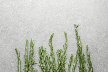 Hafif arkaplanda taze biberiye