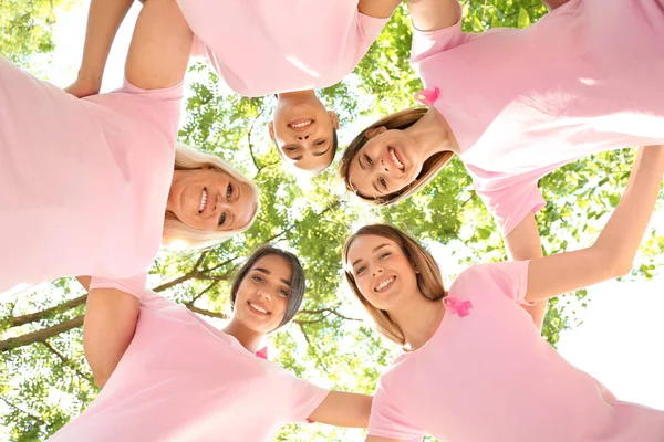 Mulheres Bonitas Diferentes Idades Com Fitas Rosa Livre Conceito Câncer — Fotografia de Stock