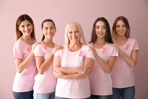 Mulheres Bonitas Diferentes Idades Com Fitas Rosa Fundo Cor Conceito — Fotografia de Stock