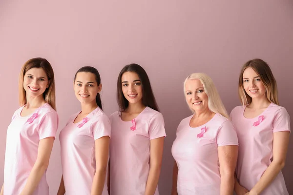 Mooie Vrouwen Van Verschillende Leeftijden Met Roze Linten Kleur Achtergrond — Stockfoto