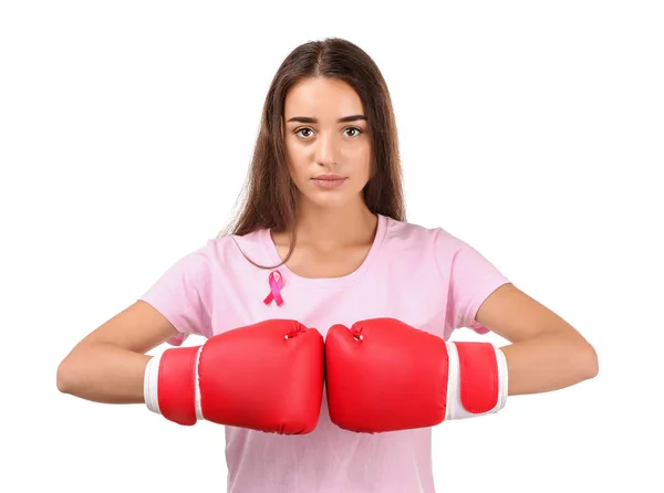 美丽的女人与粉红色丝带和拳击手套在白色的背景 乳癌概念 — 图库照片
