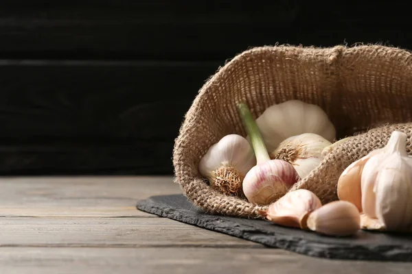 Friss Fokhagymával Fából Készült Asztal Zsák — Stock Fotó