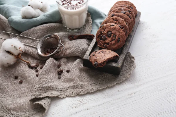 Csokoládé Cookie Kat Fehér Asztal — Stock Fotó