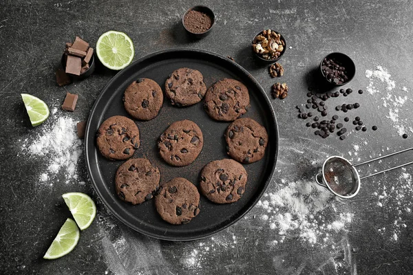 Baking Tray Tasty Chocolate Cookies Dark Table — Stock Photo, Image