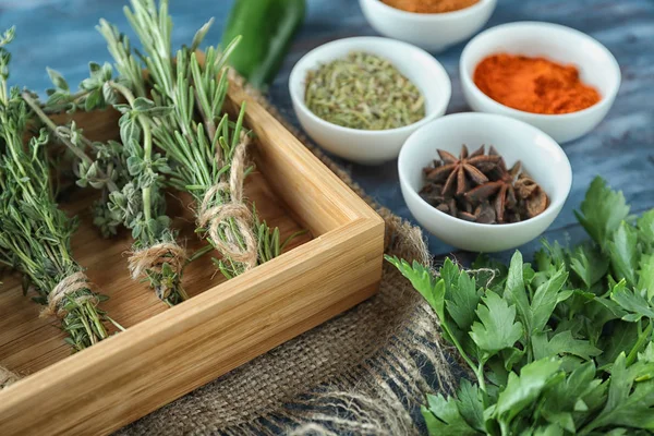 Wooden Crate Fresh Herbs Spices Table — Stock Photo, Image