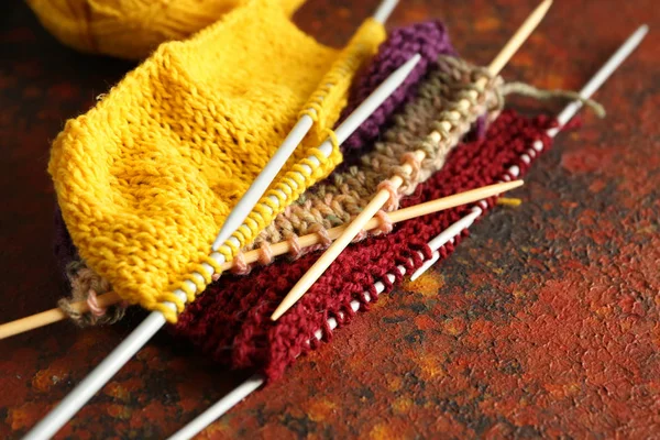 Knitting Needles Unfinished Clothes Table — Stock Photo, Image