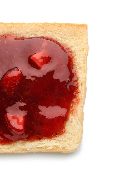 Toast Mit Leckerer Erdbeermarmelade Auf Weißem Hintergrund — Stockfoto