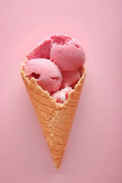 Waffle Cone Delicious Strawberry Ice Cream Color Background — Stock Photo, Image