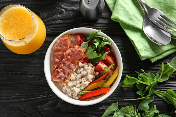 Bowl Delicious Oatmeal Bacon Herbs Vegetables Wooden Table — Stock Photo, Image