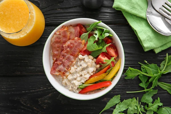 Bowl Delicious Oatmeal Bacon Herbs Vegetables Wooden Table — Stock Photo, Image