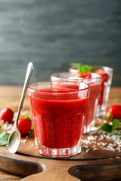 Wooden Board Glass Strawberry Smoothie — Stock Photo, Image