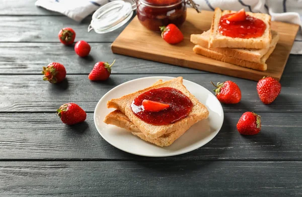 Plate Toasts Strawberry Jam Wooden Table — Stock Photo, Image