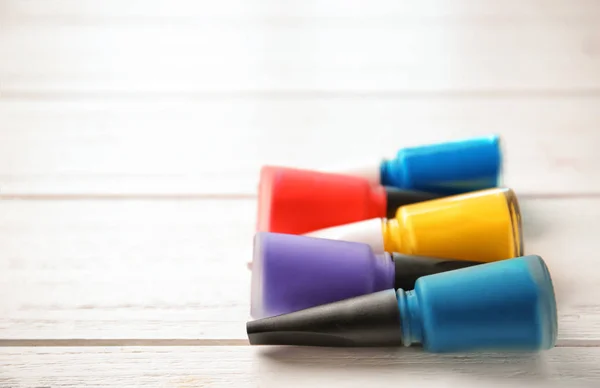 Bouteilles Vernis Ongles Colorés Sur Fond Bois — Photo