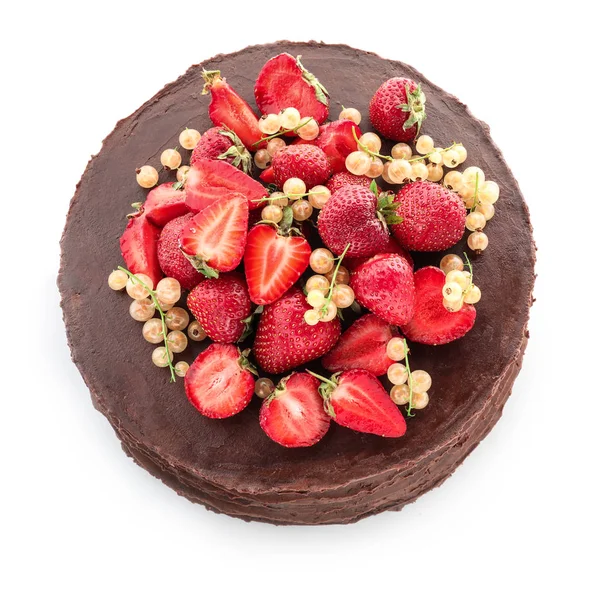 Νόστιμο Κέικ Σοκολάτας Φράουλες Και Σταφίδες Λευκό Φόντο — Φωτογραφία Αρχείου
