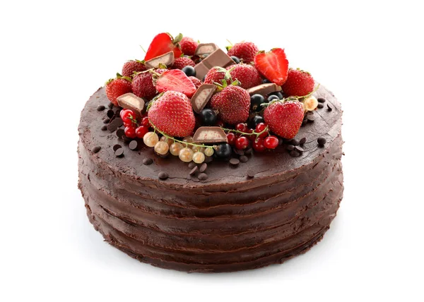 美味的巧克力蛋糕与草莓和葡萄干的白色背景 — 图库照片