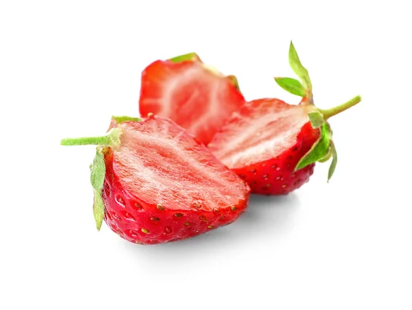 Fraises Mûres Sucrées Coupées Sur Fond Blanc — Photo