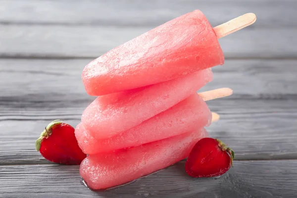 Delicious Strawberry Popsicles Wooden Table — Stock Photo, Image