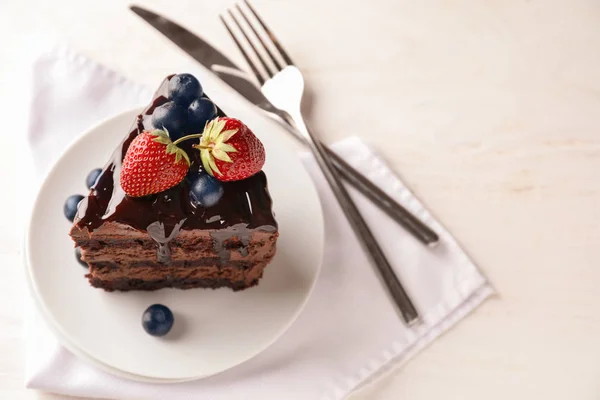 Piece Delicious Chocolate Cake Berries Plate — Stock Photo, Image