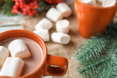 Fincan lezzetli kakao ve şekerleme masada, portre