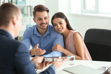 Emlakçı Office müşterileri ile çalışma