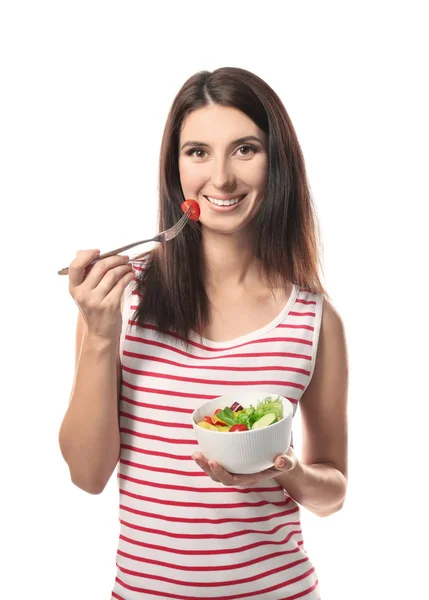 白い背景のヘルシーな野菜サラダを持つ女性 — ストック写真