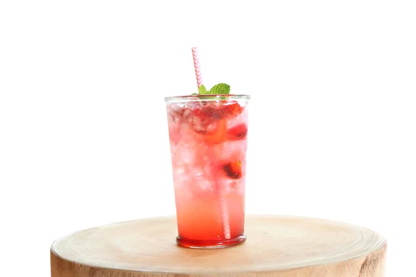 Glas Lekkere Aardbeien Limonade Tafel Tegen Witte Achtergrond — Stockfoto