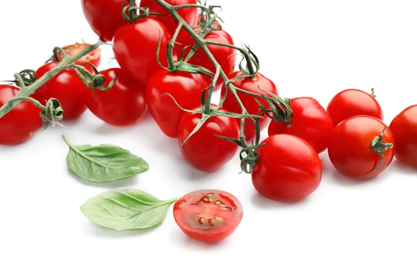 Tomates Cereja Frescos Com Manjericão Sobre Fundo Branco — Fotografia de Stock
