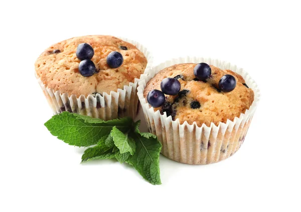 Leckere Muffins Mit Blaubeeren Auf Weißem Hintergrund — Stockfoto