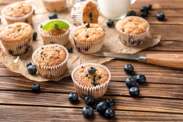 Muffins Savoureux Aux Myrtilles Sur Table Bois — Photo