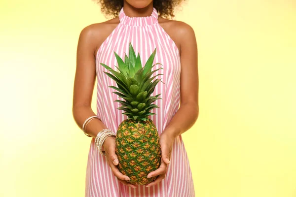Beautiful African American Woman Pineapple Color Background — Stock Photo, Image