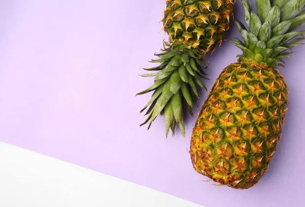 Délicieux Ananas Sur Fond Couleur — Photo