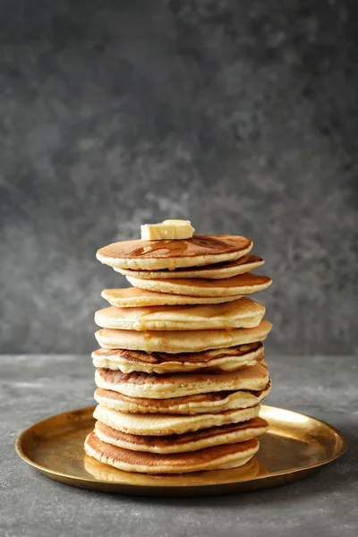 Placa Con Sabrosos Panqueques Caseros Mesa — Foto de Stock