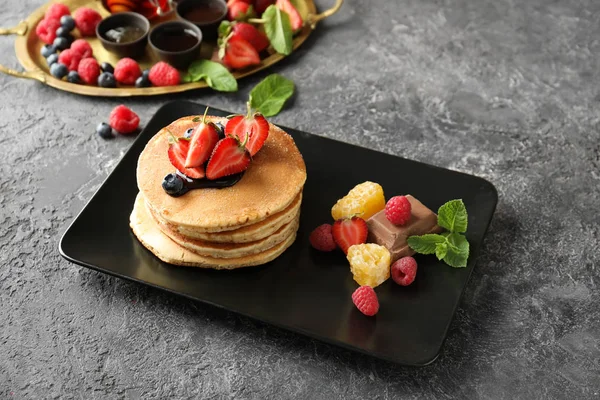 Plate Tasty Homemade Pancakes Honey Comb Berries Table — Stock Photo, Image