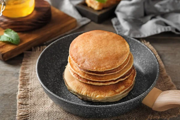 Frying Pan Tasty Pancakes Wooden Table — Stock Photo, Image