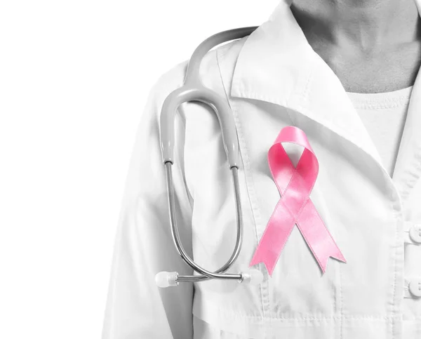 Dottore Con Nastro Rosa Sfondo Bianco Primo Piano Concetto Cancro — Foto Stock