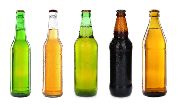 Различные Бутылки Свежим Пивом Белом Фоне — стоковое фото