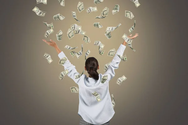 Щаслива Багата Жінка Доларовими Банкнотами Сірому Фоні — стокове фото