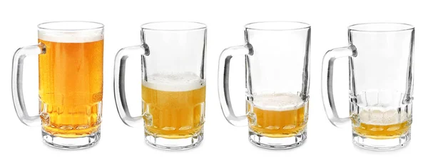 白を基調としたビールの量が異なるマグカップ — ストック写真