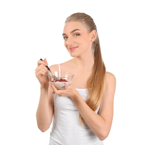 Jeune Femme Mangeant Farine Avoine Sur Fond Blanc Concept Alimentaire — Photo