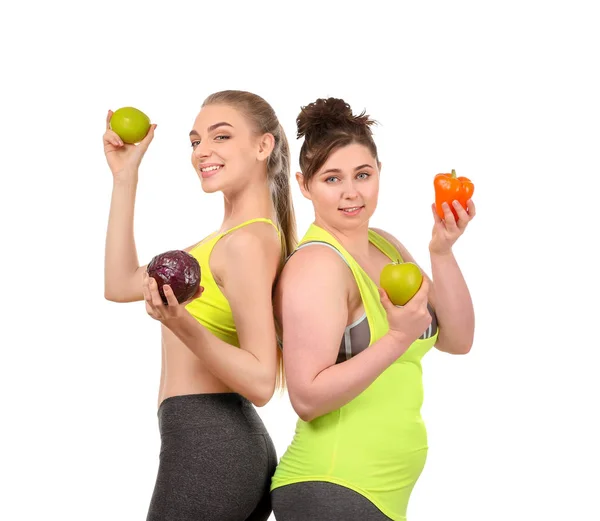 Mujeres Jóvenes Con Verduras Frescas Frutas Sobre Fondo Blanco Concepto — Foto de Stock